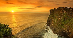 Khám Phá Đền Uluwatu: Hành Trình Tôn Vinh Vẻ Đẹp Tâm Linh Trên Bờ Biển Bali!