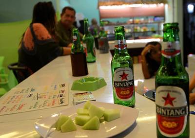 Indonesia Ban Hành Quy Định Cấm Bán Lẻ Rượu Bia